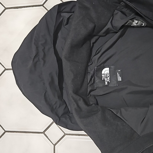 The Northface Hooded, Medium, Black Dryvent lightweight jacket. - Picture 6 of 16